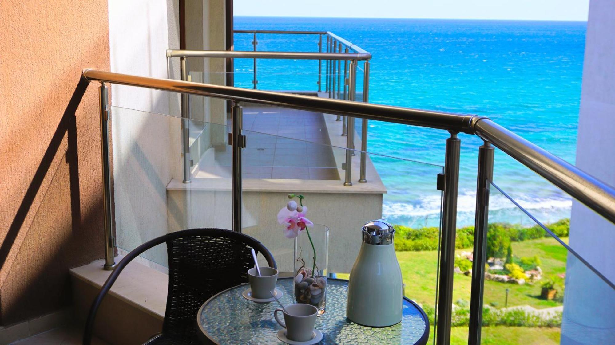 Апартаменти Бяла Клиф На Плажа - Apartments Byala Cliff First Line Εξωτερικό φωτογραφία